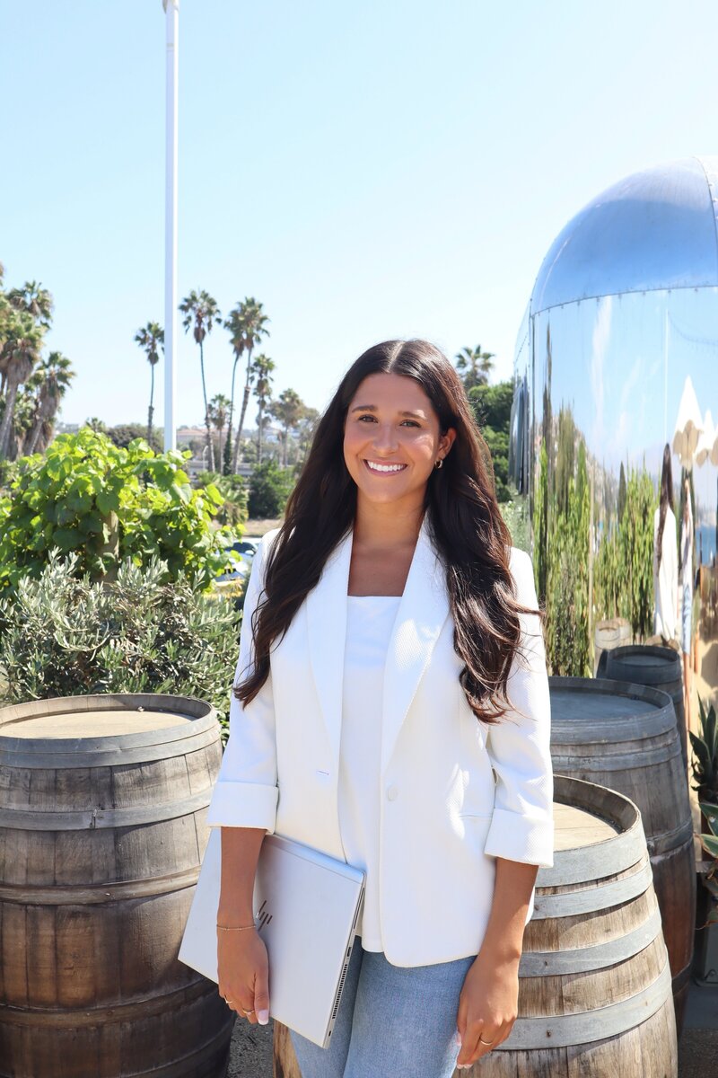 Alicia May, professional bookkeeper for service providers and creatives