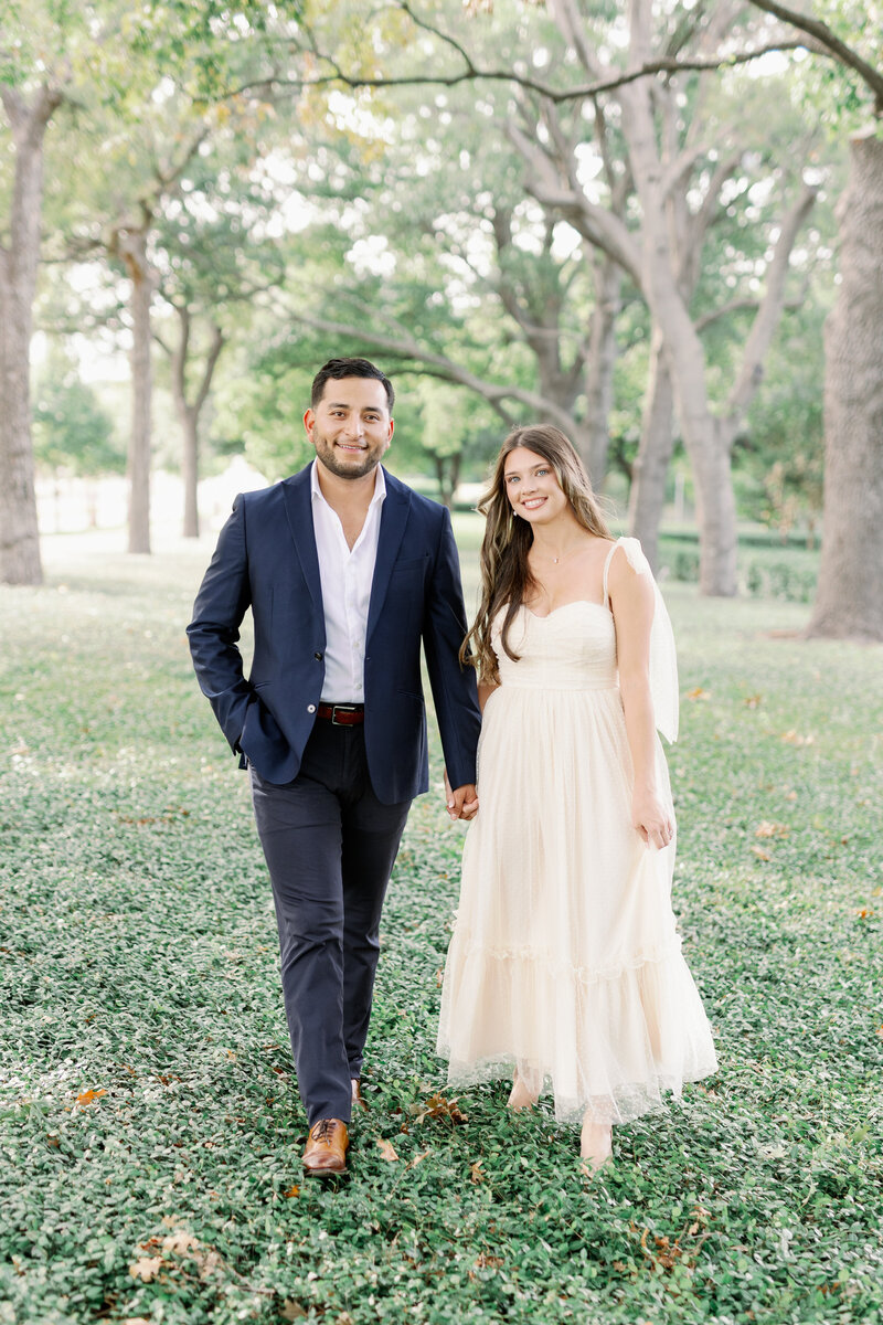 Fort-Worth-Kimbell-Art-Museum-Engagement-Session-Chirstian-Wedding-Photographer-Kortney-Boyett07