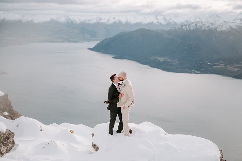 queenstown-elopements-lost-in-love