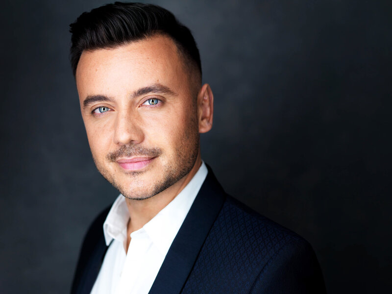 professional headshot photographer near me