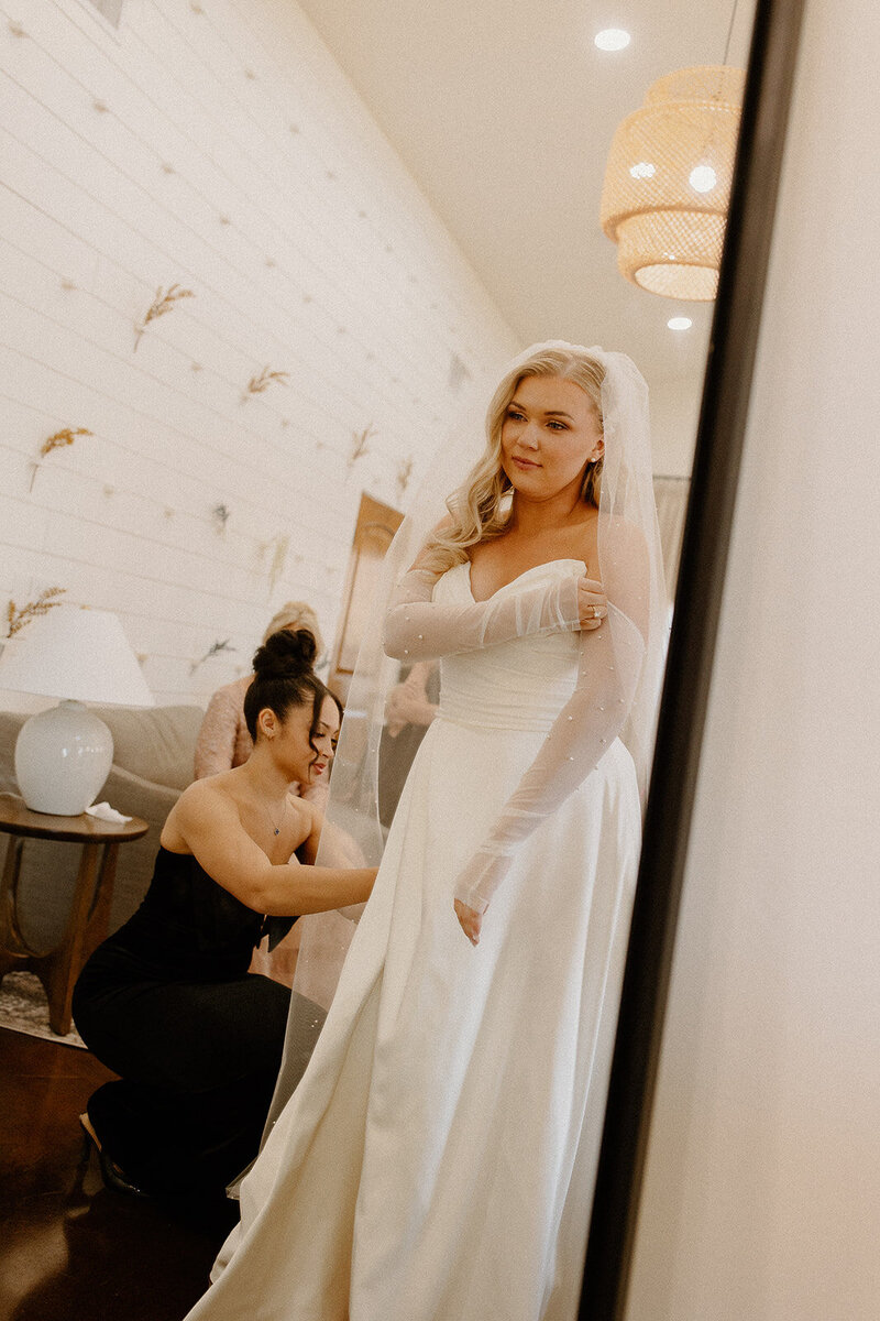 kelsey-kohl-wedding-preview-taylorraephotofilm-78