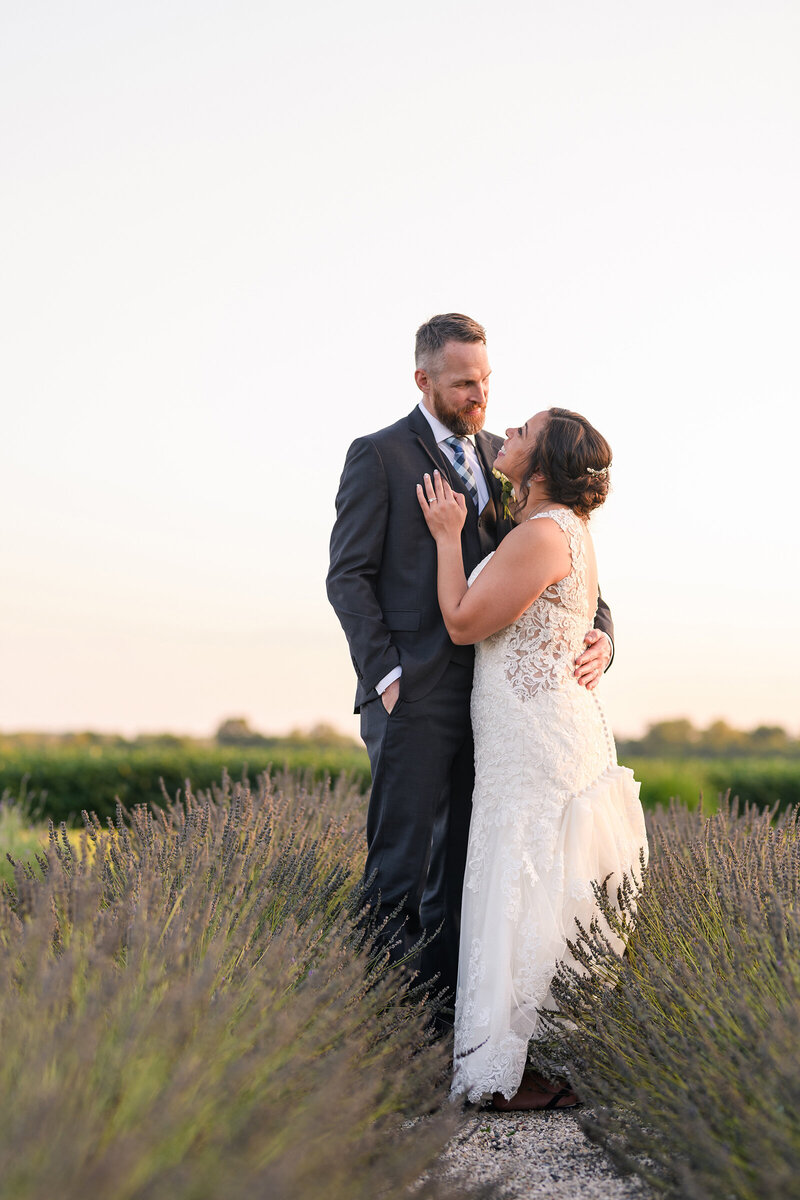 farmin-bettys-wedding-wisconsin-the-paper-elephant-0108