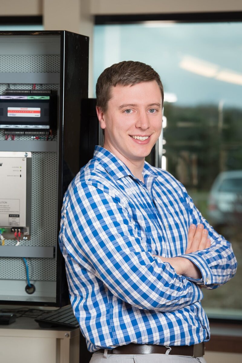 Professional Headshot of Smiling Technician by Photographer in Minneapolis-01