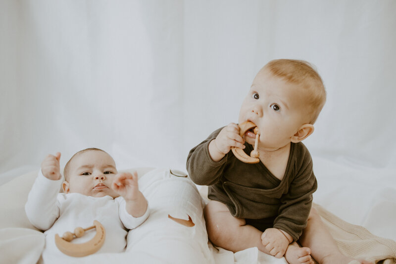 Seattle based motherhood, newborn and family photographer.