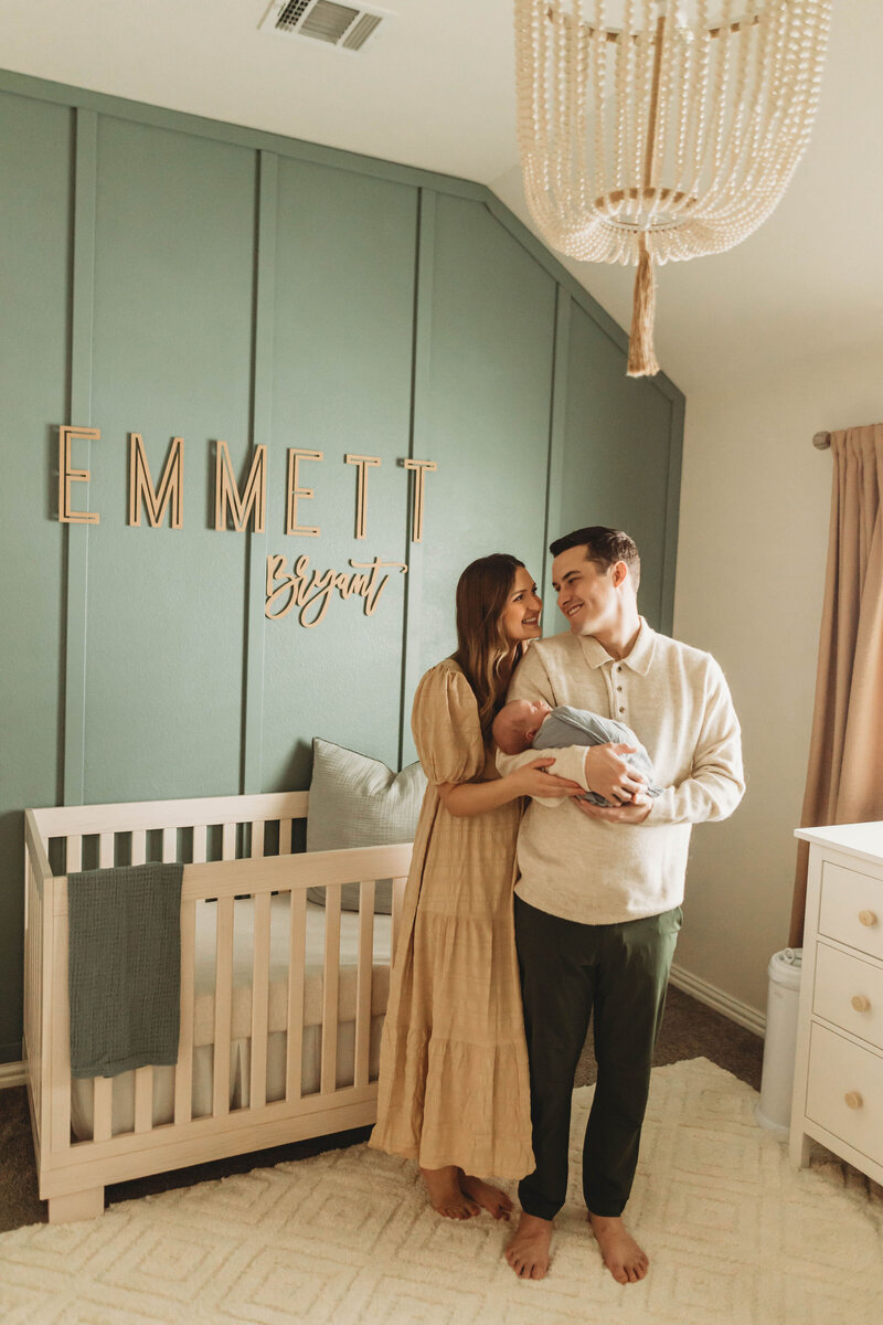 photos-in-nursery-with-baby-dallas