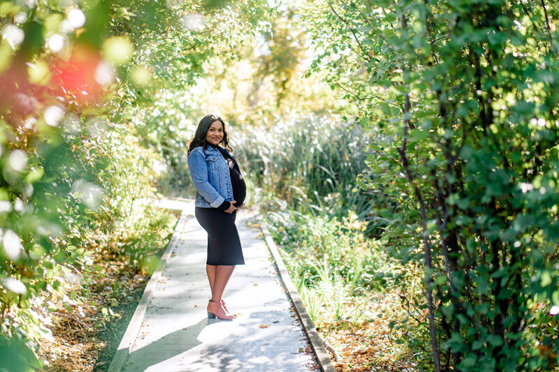 outdoor maternity session in Hudson Valley