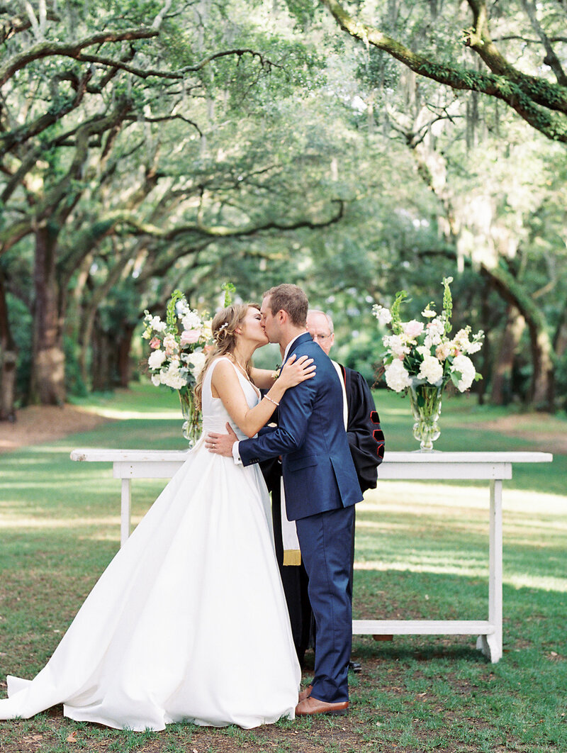 wedding at legare waring house in charleston sc photographer