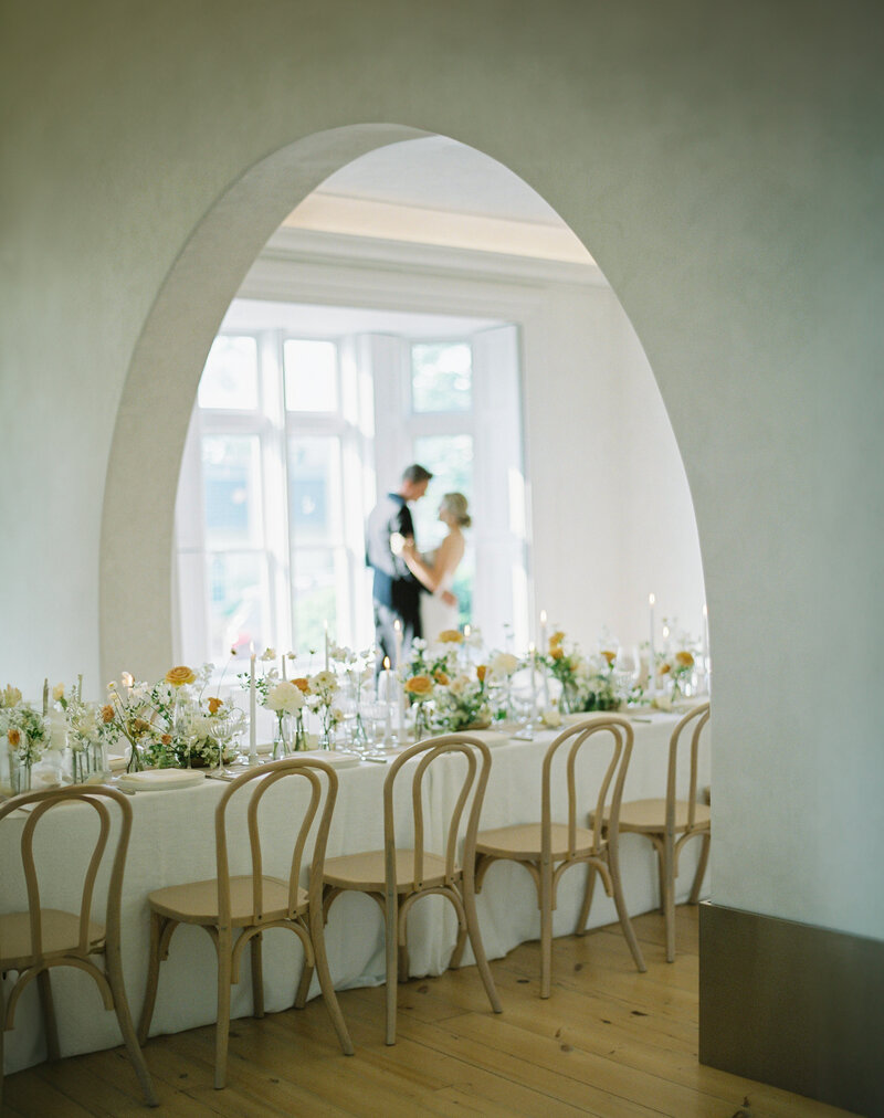 bride holding bouquet