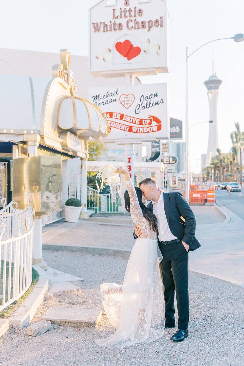 Little-White-Wedding-Chapel-Las-Vegas