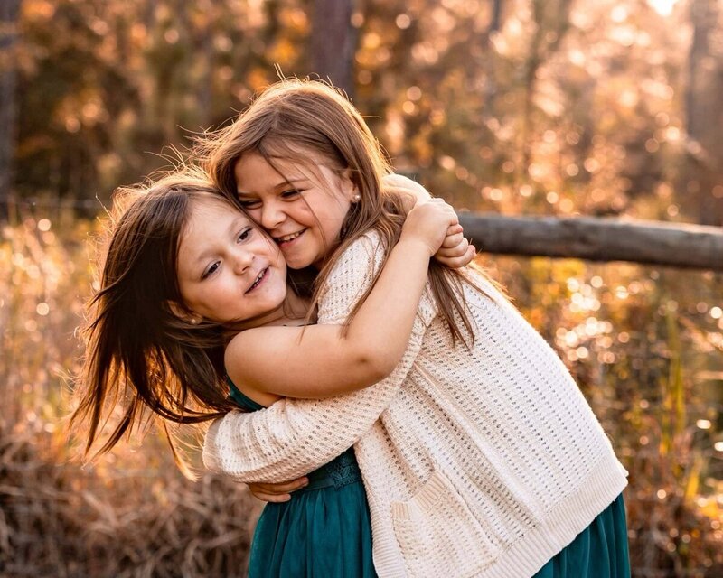 Family photos in Jacksonville, Florida on a farm with kids in a swing