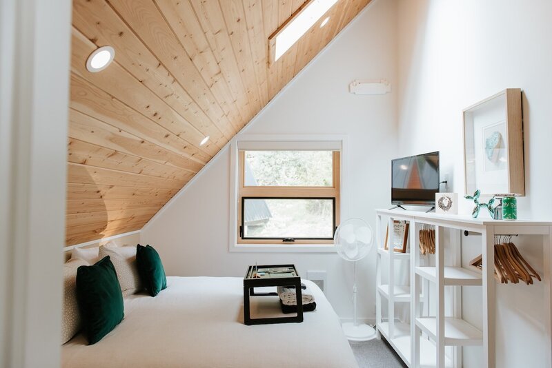 Nectar Yoga Emerald Room Interior Vancouver British Columbia Canada 05_2023 @RobinBonnerPhotography