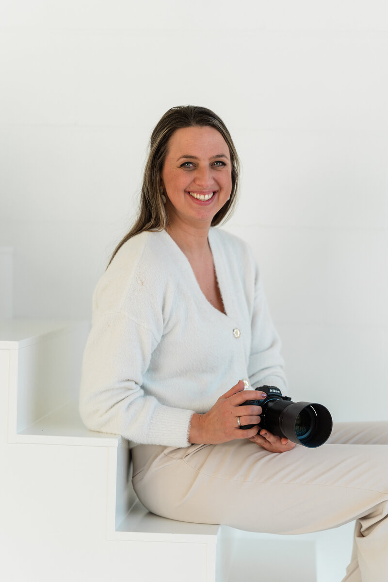 Monica Stout, een gepassioneerde bruilofts- en gezinsfotograaf, werkzaam in Sliedrecht en omgeving.