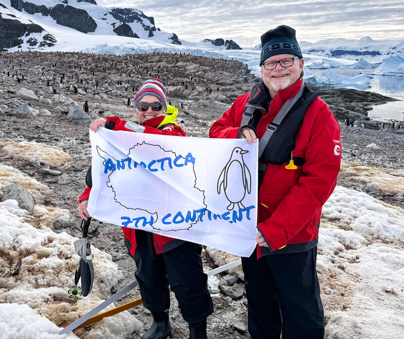 Michele's client, Dee, posing with a statue in Porto, Portugal.