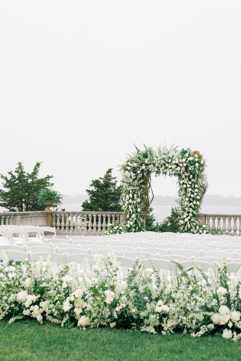 Newport Wedding Photographer | Rhode Island Caprio Captured Photography | Wedding Venue With A Sculptured Vase
