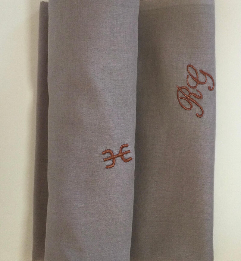 Chèche sigle Amazigh TAUPE-Broderie Rouille