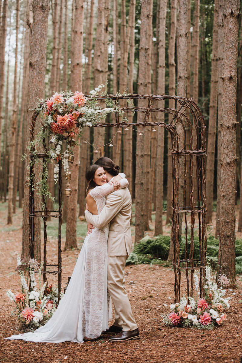 Peach and Copper Hudson Valley Catskills Wedding Inspiration with LC Allison Photography LCA_Roxbury_0245