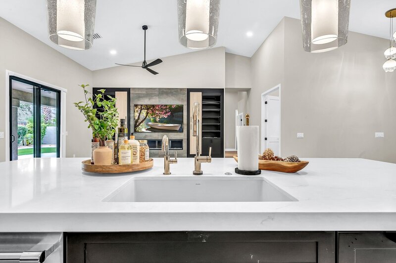 6421 E Winchcomb Dr-17