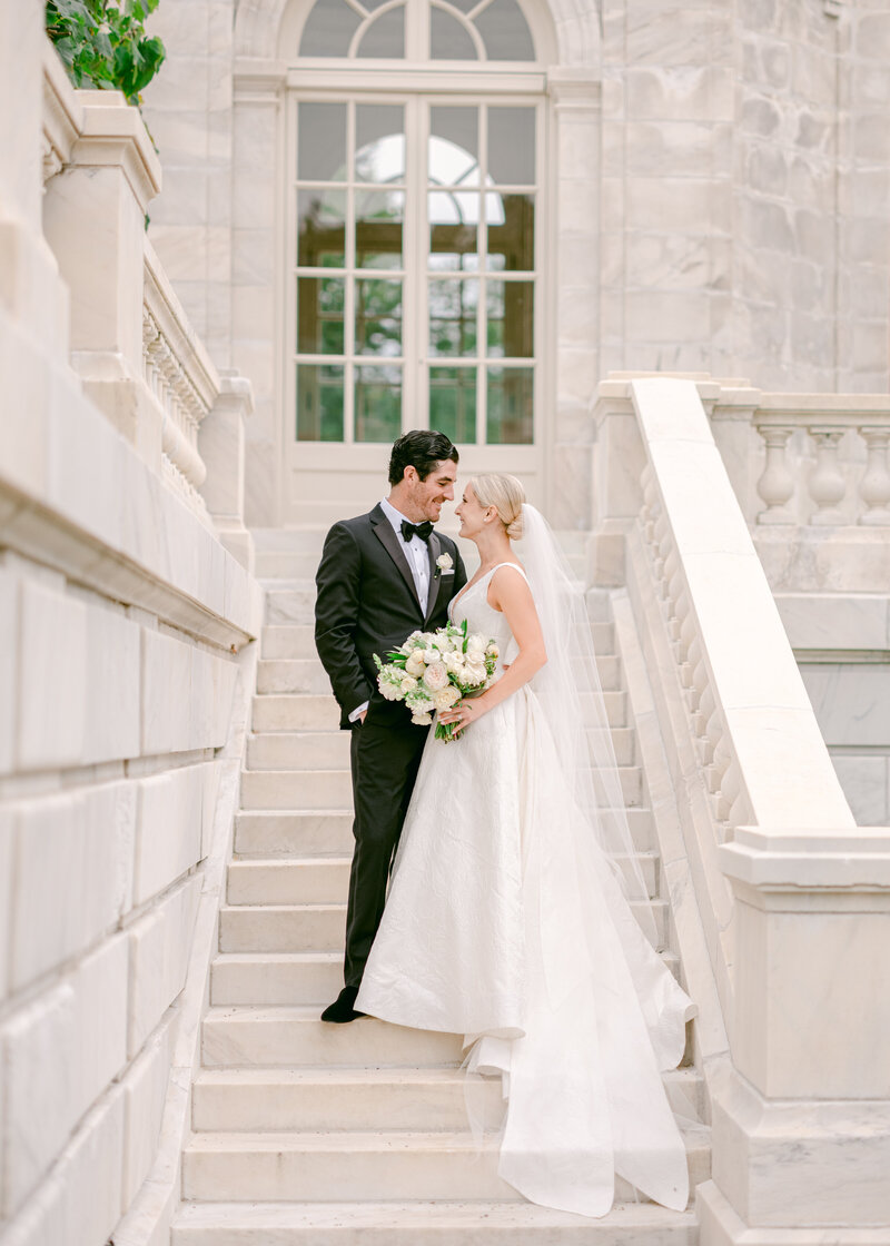 Preppy May Day wedding at The Old State House in Hartford, CT