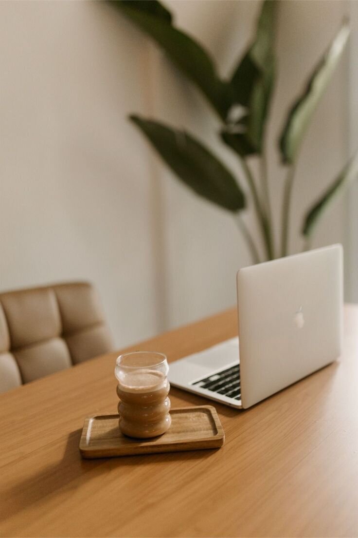 Confident woman in a coaching session—building clarity, self-worth, and a personalized strategy for dating with intention.