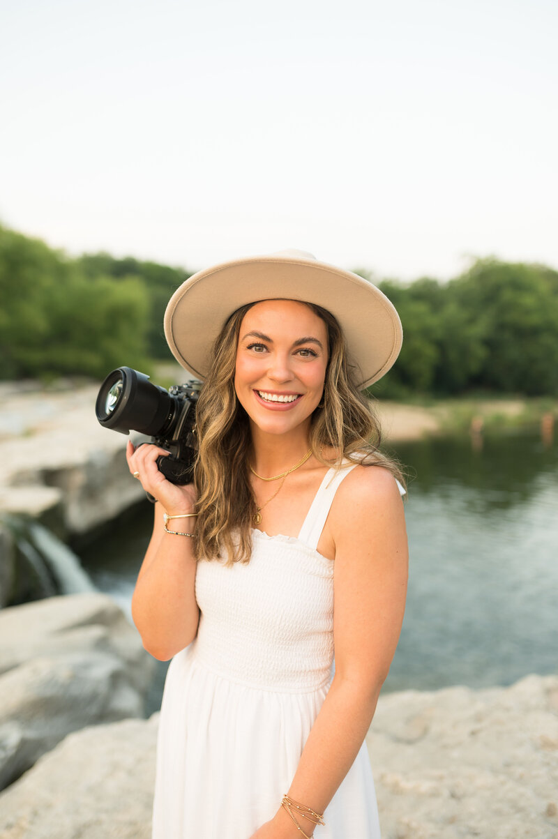 Allie Goodspeed is a wedding photographer based out of Austin, Texas serving Texas and beyond.