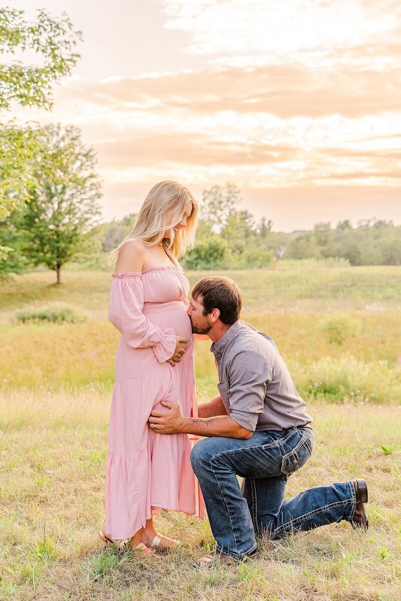 eau claire outdoor maternity photography session