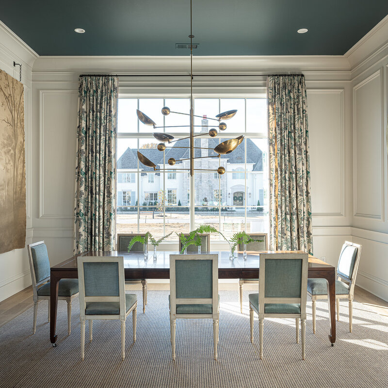 Formal Dining Room | Elegant & Sophisticated Dining Space in Classic Style