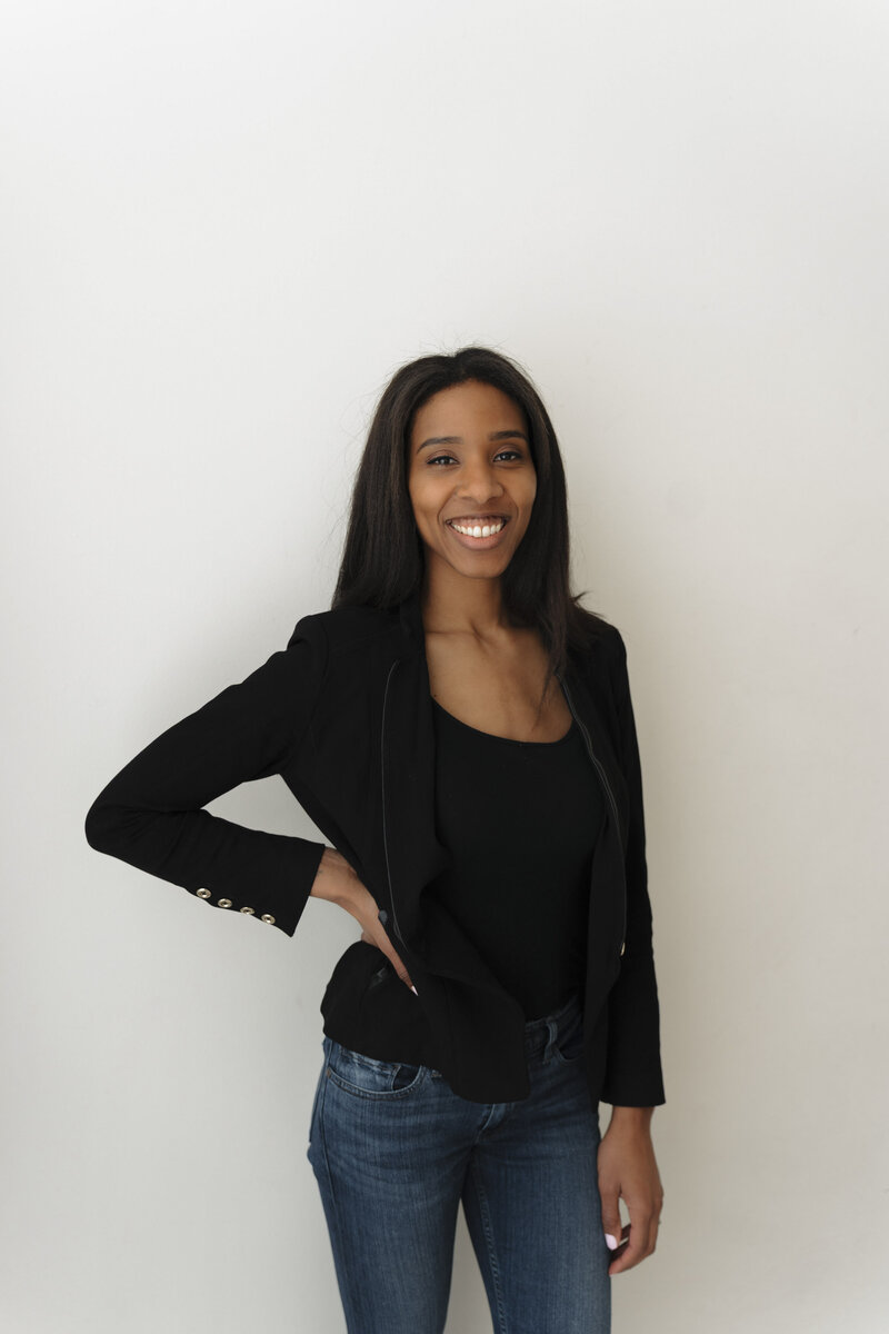 Licensed online therapist Chantia Sturman against white wall