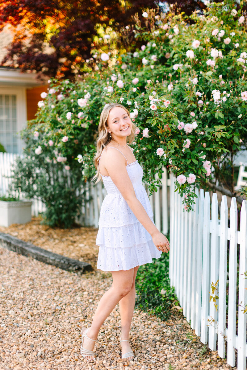 Yorktown VA natural senior portraits by photographer Rachael Reid
