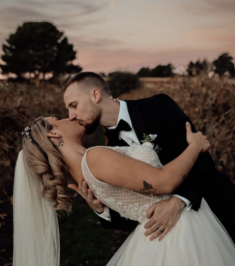 BECCY MARRIAGE CELEBRANT, SOUTH AUSTRALIA, PHOTO BY JADE LEWIS PHOTOGRAPHY, SUNSET GOLDEN HOUR KISS ROMANTIC