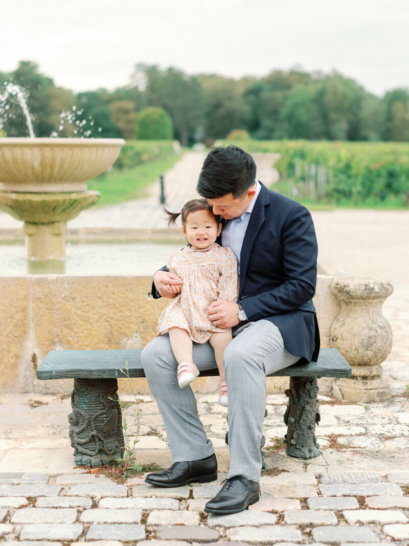 Dad and his little girl in the gardens of the château Smith Haut Lafitte