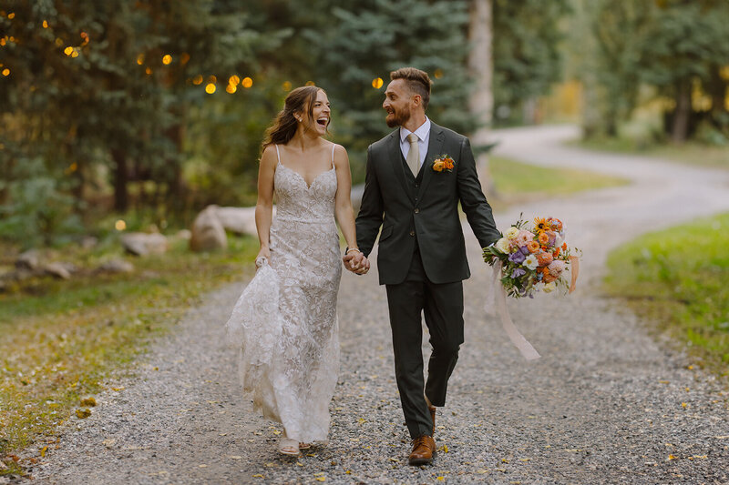 Estes Park Wedding Photographer Denver Wedding Venue Planner Della Terra Mountain Top Fall Colorful Wedding Liz Osban Photography Black Canyon Inn Wyoming Wedding Photographer Elopement Engagement 112