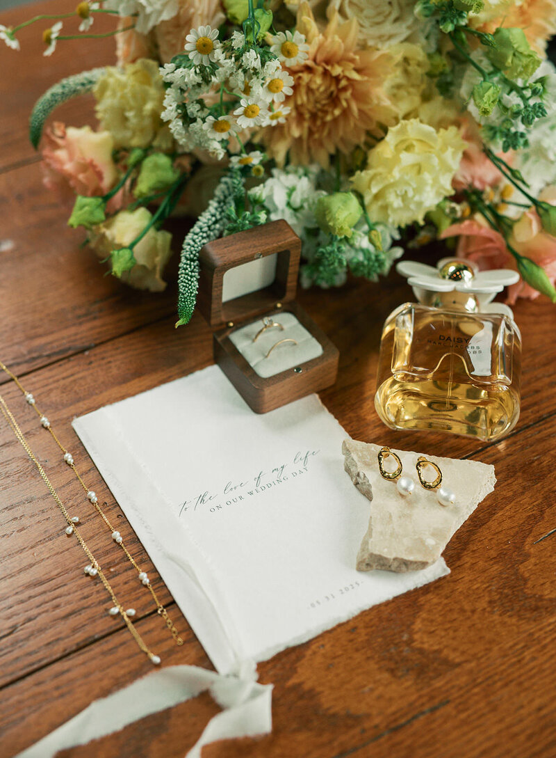 becca-simon-american-creek-lodge-vancouver-based-bc-wedding-elopement-photographer-with-love-from-112