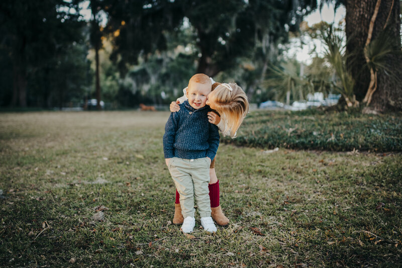two children at old town bluffton family session