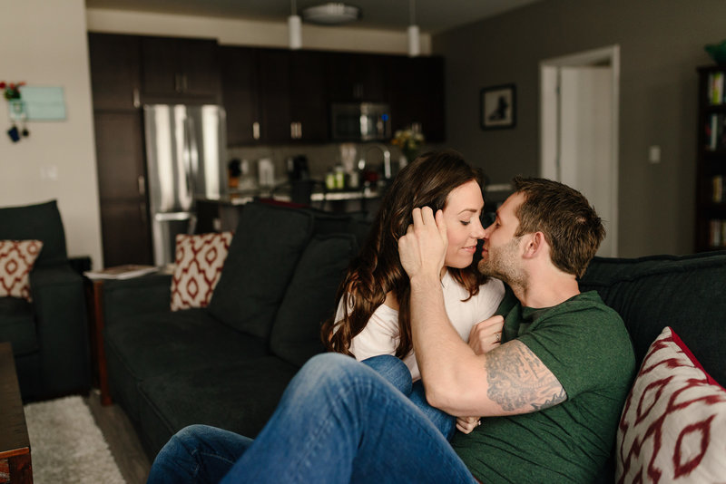 milwaukee-home-engagement-the-paper-elephant-003