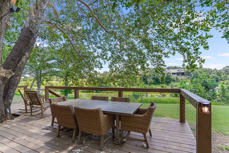 25-Outdoor Dining