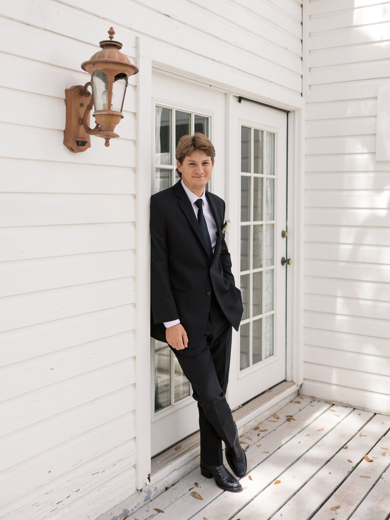 groom-portrait-at-the-gruene-estate