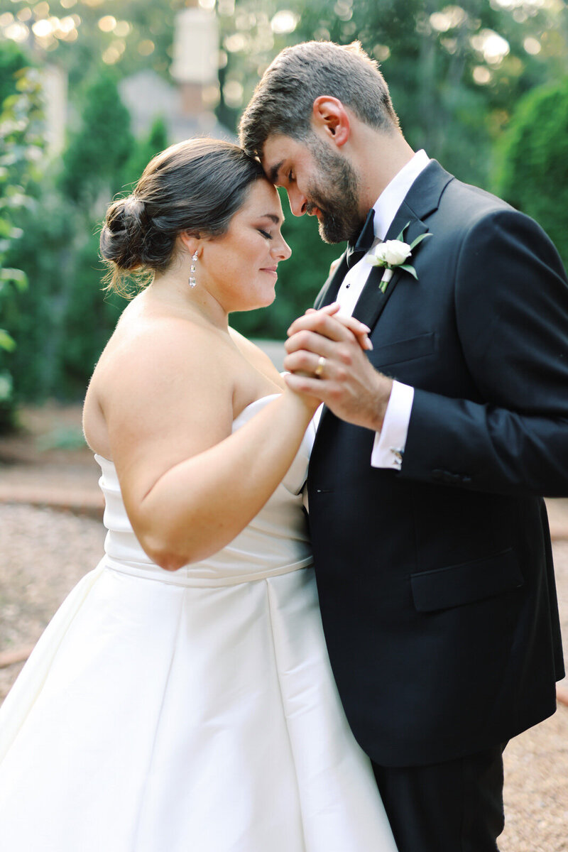Chic and modern wedding photography during an elegant wedding in Baltimore, Maryland.