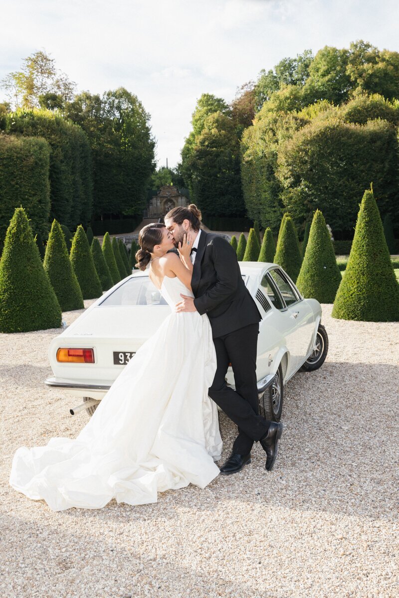 Chic “old-money” wedding captured in editorial style by Camille Bressan.