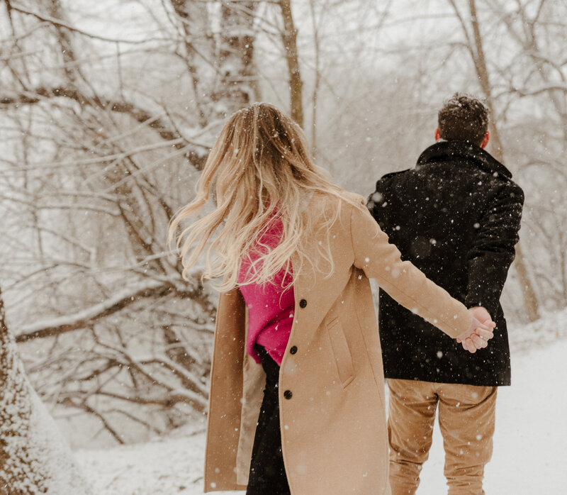 snowy engagement session in Valley Forge National Park