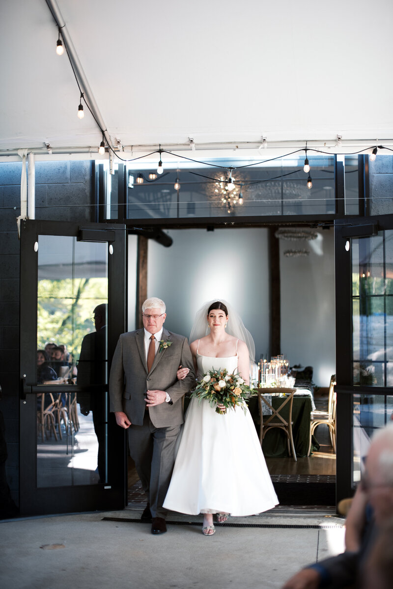 sarah-elizabeth-studio-ohio-wedding-photographer-the-landing-cummins-wedding-friday-ceremony-24