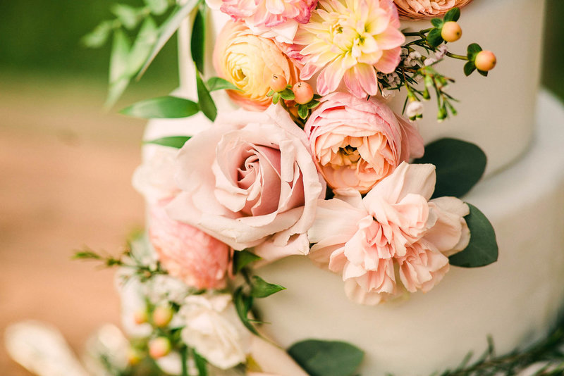Peach wedding cake flowers