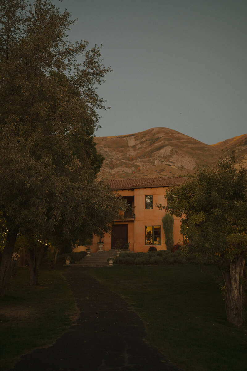 A breathtaking luxury villa wedding in Idaho, where timeless architecture and mountain views create the perfect destination wedding setting.