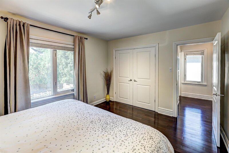 20-FirstBedroom-3