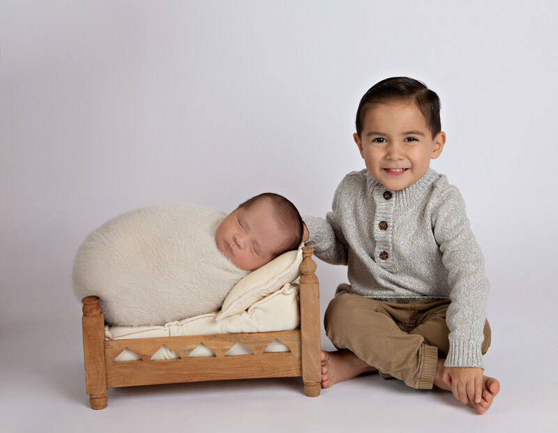 newbornbabyboynewfamilynewbabybestphotographertudiofamilybirthdaynewbornboyamilynewborngirlfirstbirthdayportraiturephotographystudioportraitsnewborngirlboyfamilyEvaMaganaPhotographychildphotographer (4 of 43)