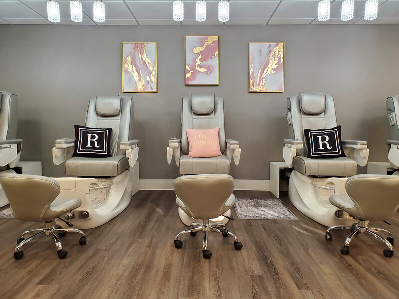 5 Pedicure chairs in the same room with rollers and whirlpool tub