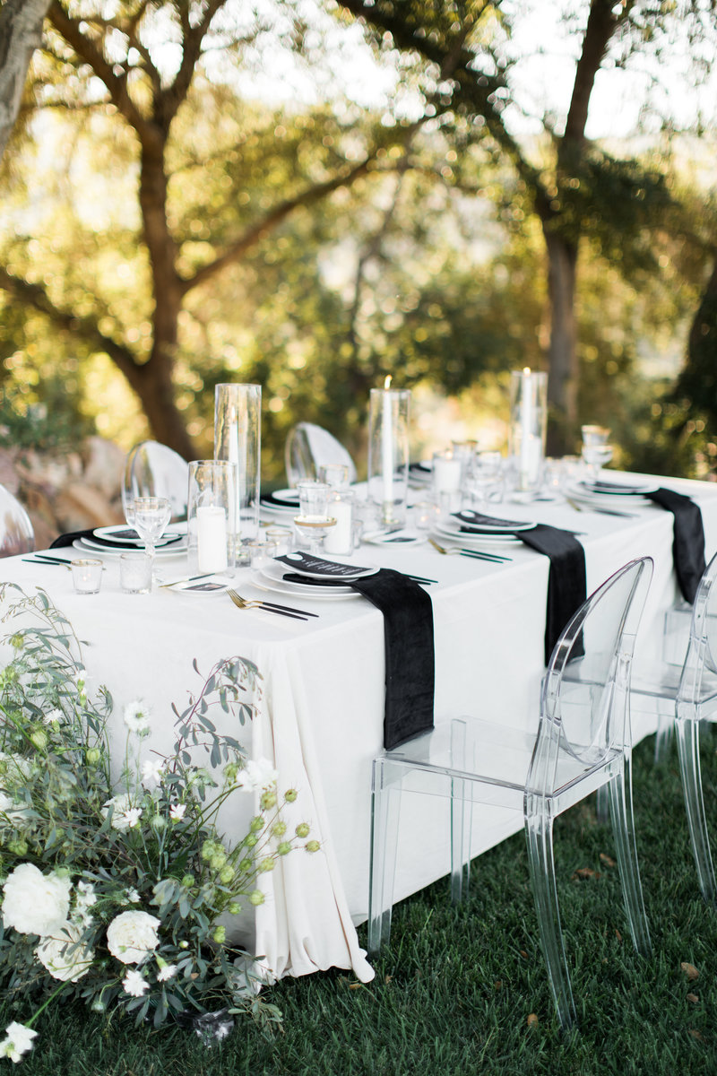 BLACK-TIE-DINNER-TABLE