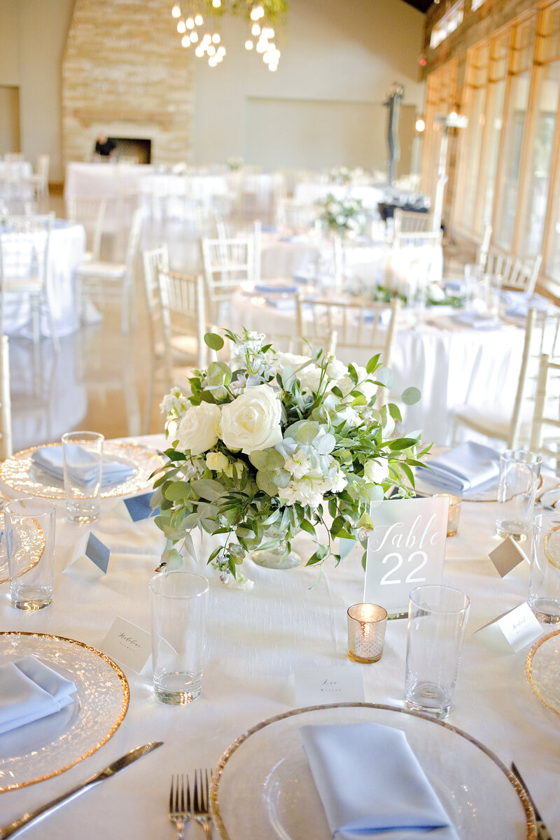 bella by sara-robin rogers photography-centerpieces-white floral-canyonwood ridge