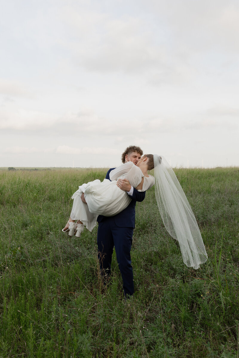 Minco,OklahomaWeddingFIeldElopementBloomingEemaPhotography-9327