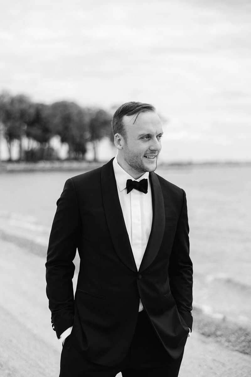 groom-fashion-classic-black-tuxedo