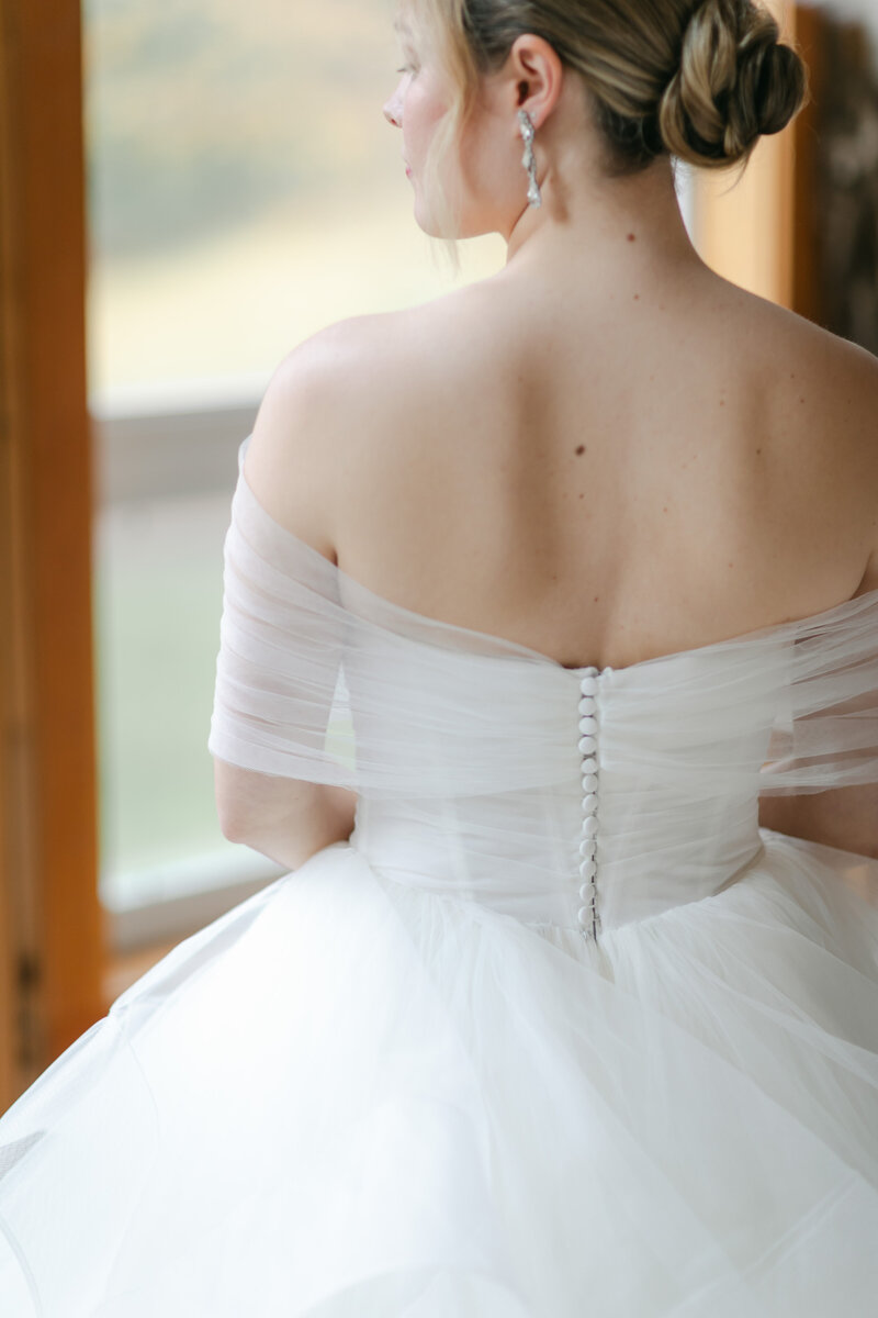 bridal-closeup-wedding-dress